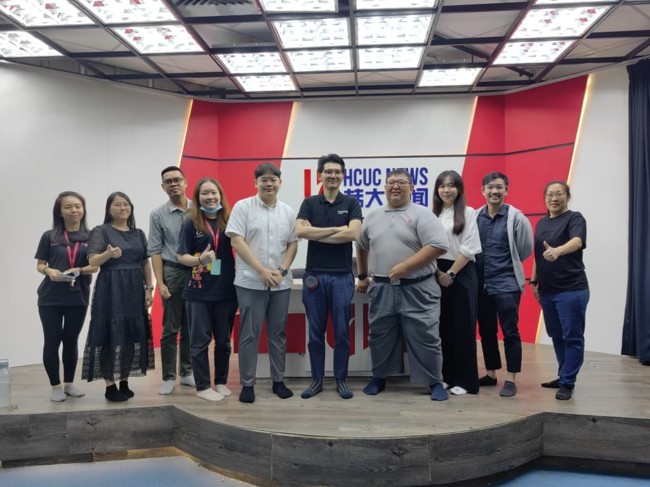 Macking Domain and Han Chiang University College participants at the HCUC News studio